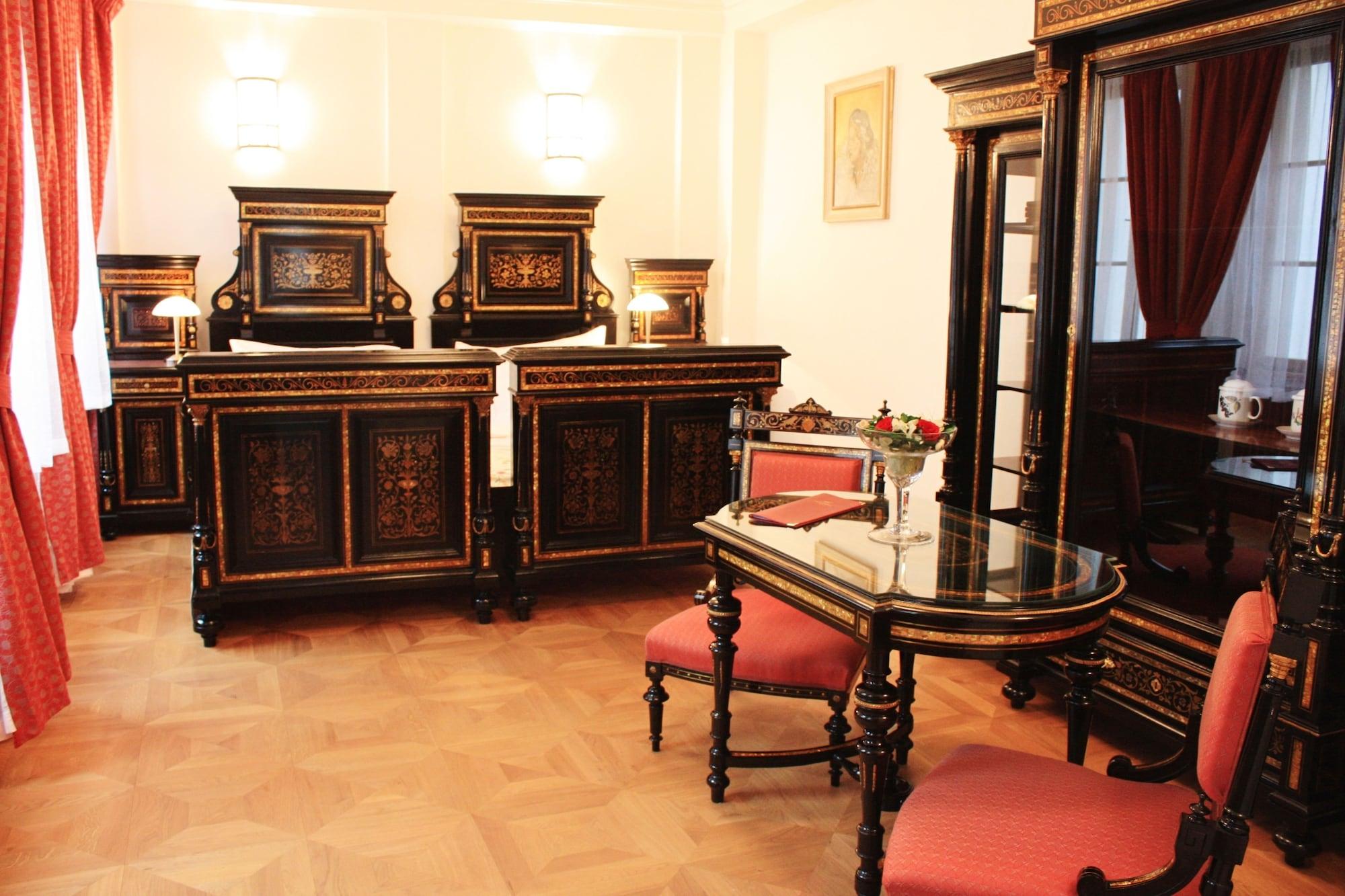 Hotel At The Green Grape Прага Екстериор снимка